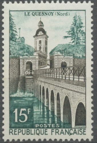 Le Quesnoy. Remparts, lac Vauban et porte fortifiée de Fauroeulx. 15f. Sépia et vert-bleu. Neuf luxe ** Y1106