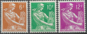Série Type Moissonneuse. 3 valeurs. Neuf luxe ** Y1116S