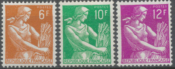 Série Type Moissonneuse. 3 valeurs. Neuf luxe ** Y1116S