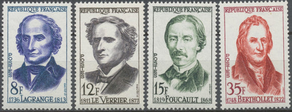 Série Grands savants. 4 valeurs. Neuf luxe ** Y1149S