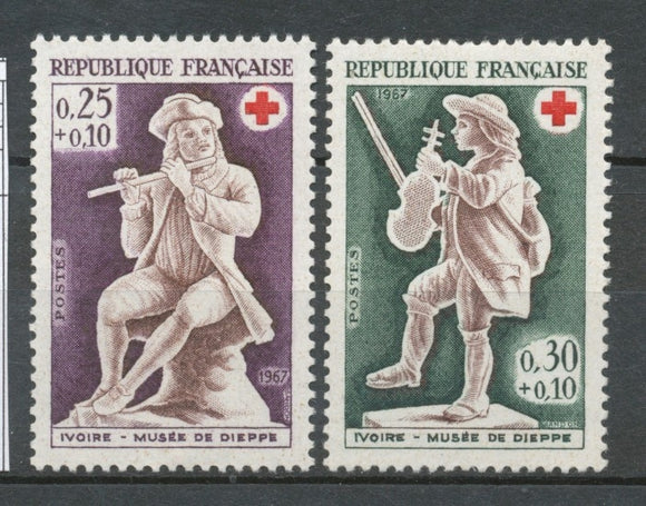 Série Au profit de la Croix-Rouge. Ivoires du musée de Dieppe. 2 valeurs Y1541S