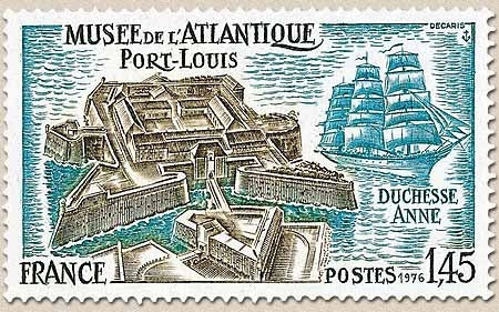 Port-Louis (Morbihan). Musée de l'Atlantique. Vue aérienne et trois-mâts Duchesse Anne. 1f.45 Y1913