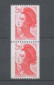 Type Liberté Paire verticale N°2379 + N°2379b N° rouge au verso Y2379bA