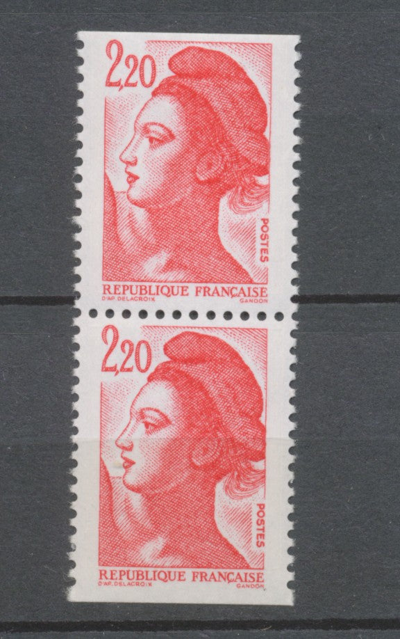 Type Liberté Paire verticale N°2427a 2f.20 rouge provenant de carnets Y2427aA