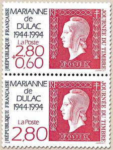 Journée du Timbre. Cinquantenaire de la Marianne de Dulac. Émis en carnet. La paire 2864 + 2863a Y2864A