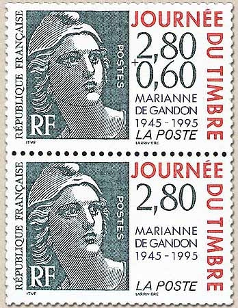 Journée du Timbre. Cinquantenaire Marianne de Gandon. Timbre sur timbre. Émis en carnet. La paire 2933a + 2934 Y2934A
