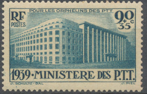 Au profit de l'oeuvre des Orphelins des P.T.T. Paris, le ministère des P.T.T. 90c. + 35c. Bleu-vert Neuf luxe ** Y424