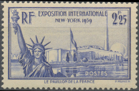 Exposition internationale de New York. Le pavillon de la France, statue de la Liberté. 2f.25 outremer Neuf luxe ** Y426