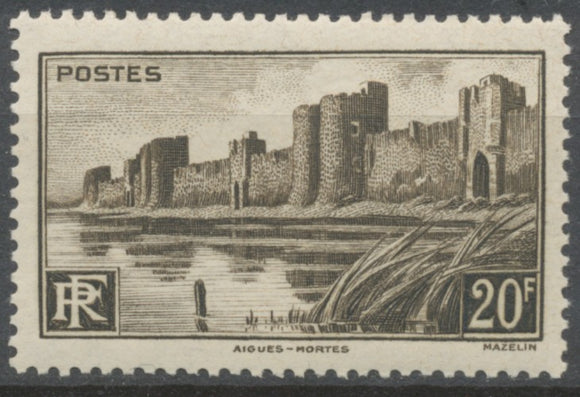 Monuments et sites. Remparts d'Aigues-Mortes. 20f. Brun-noir Neuf luxe ** Y501